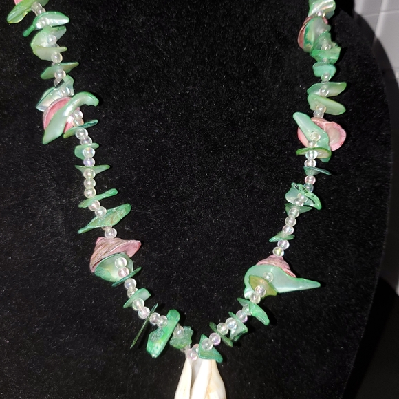 Shell & Beaded Necklace - Picture 4 of 4